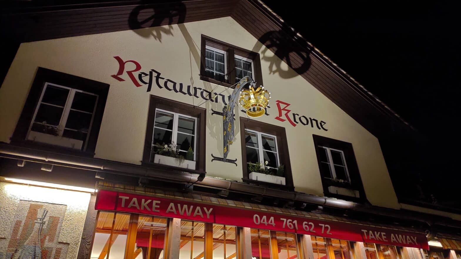 Frontansicht Restaurant Krone in der Nacht